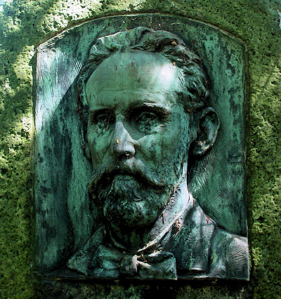 Wilhelm Hellesens portr&aelig;t p&aring; gravsten